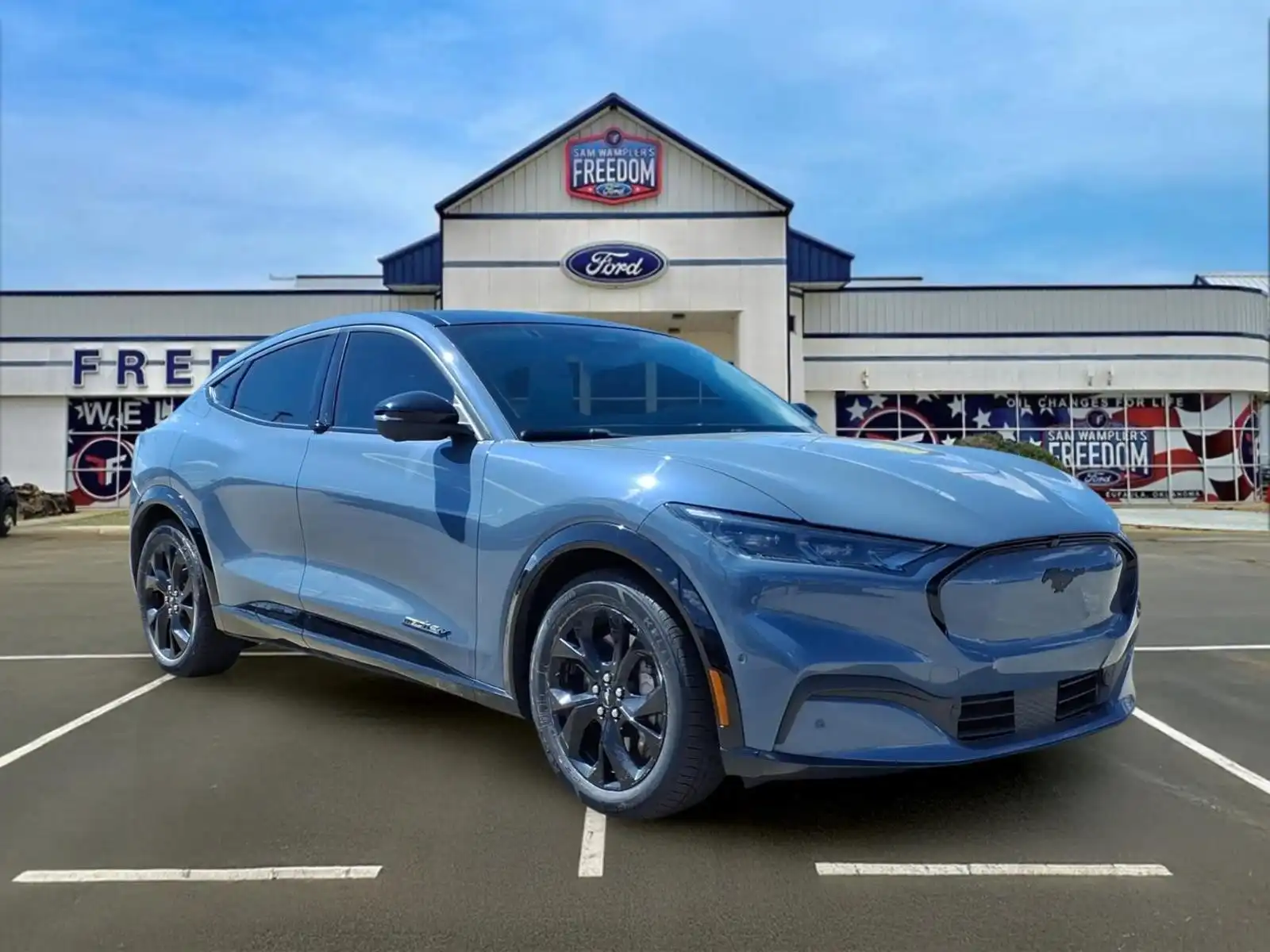 2023 Ford Mustang-Mach-e Premium's photo