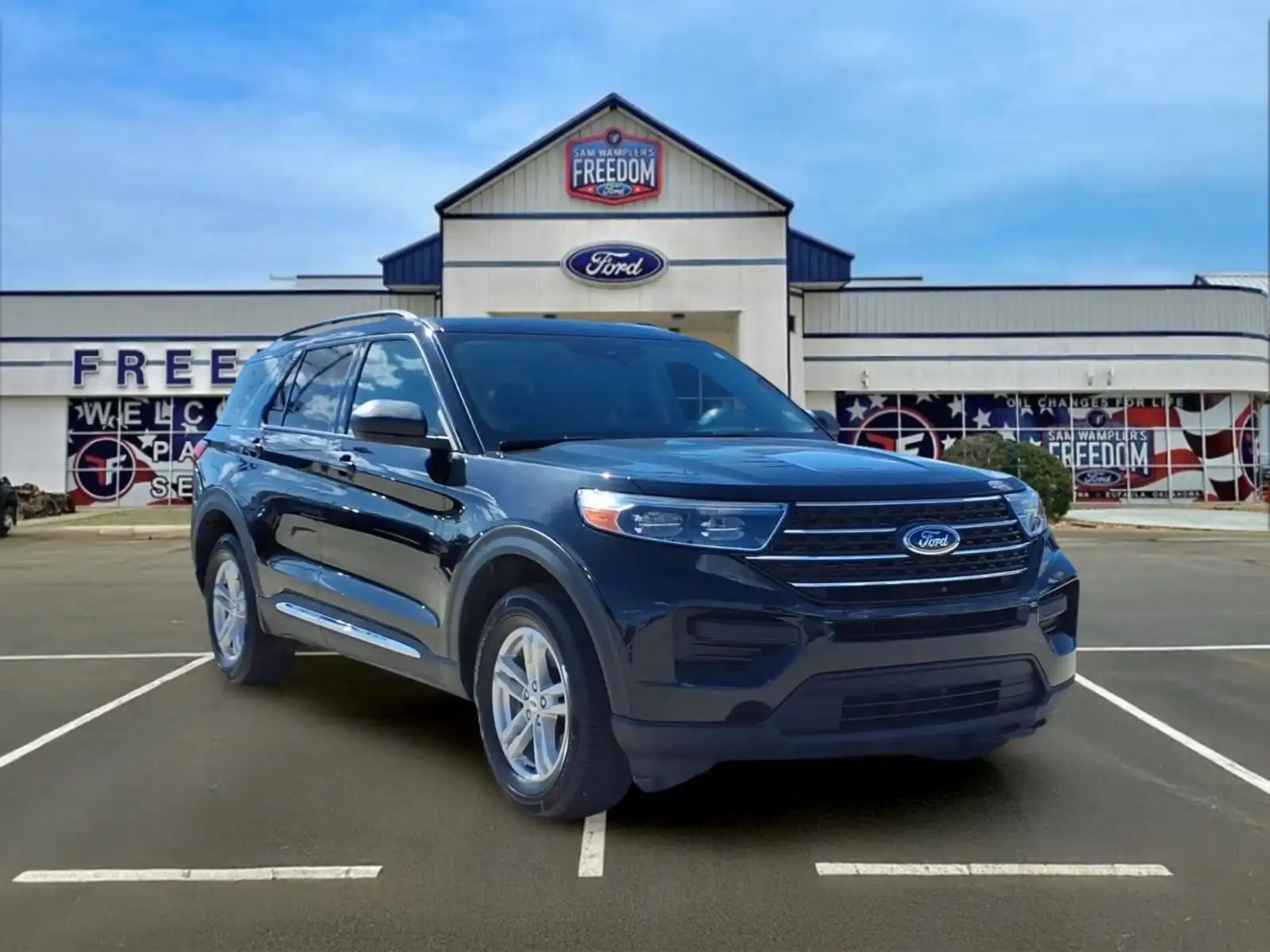 2023 Ford Explorer XLT 4WD's photo