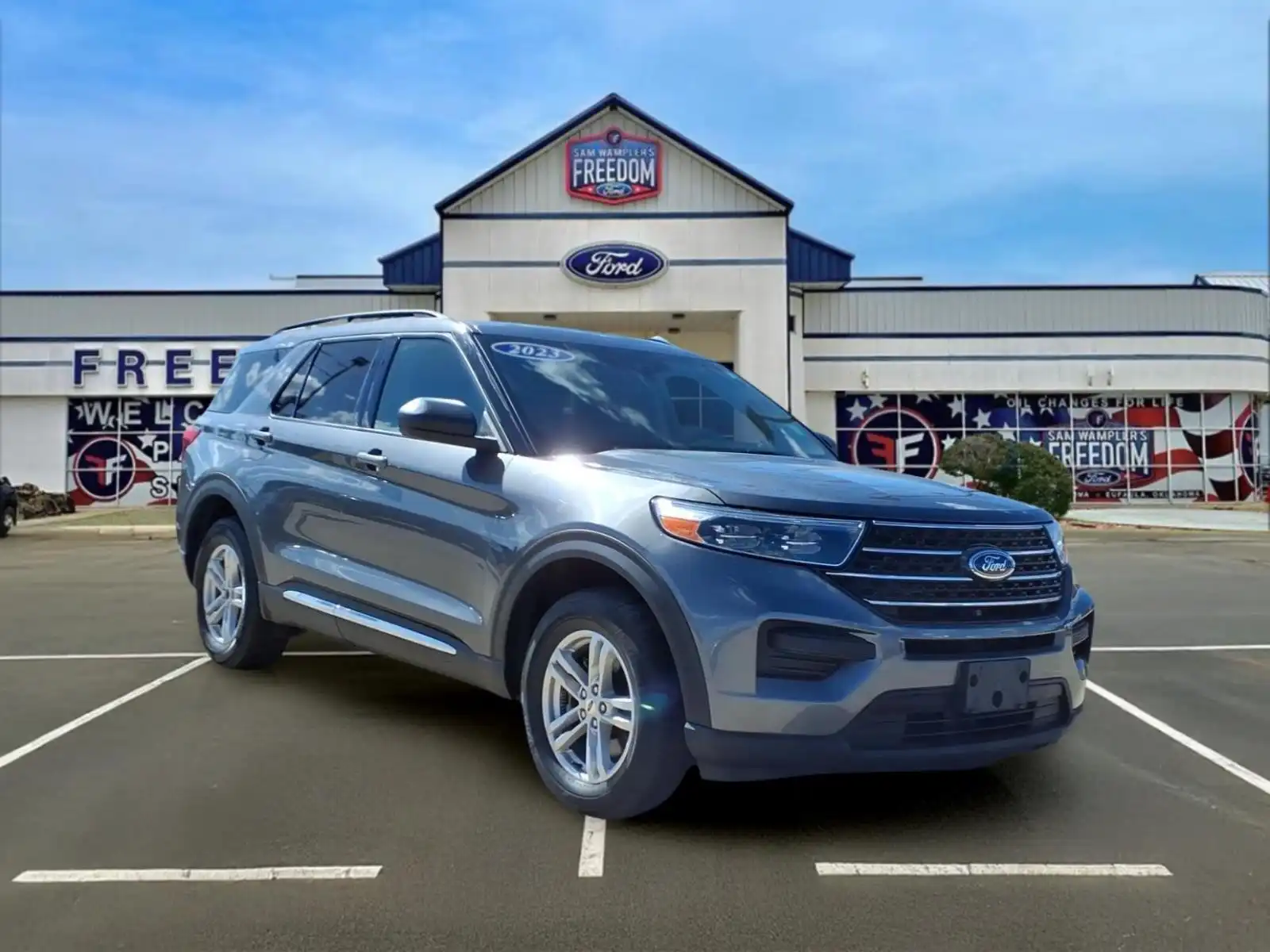 2023 Ford Explorer XLT 4WD's photo