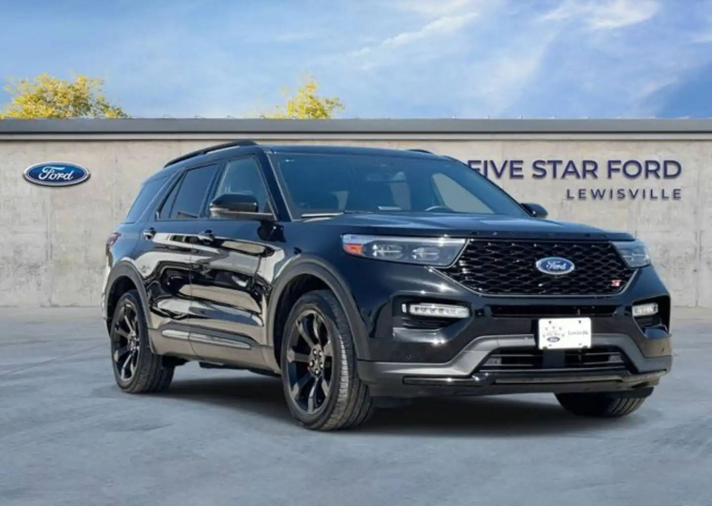 2023 Ford Explorer ST 4WD's photo