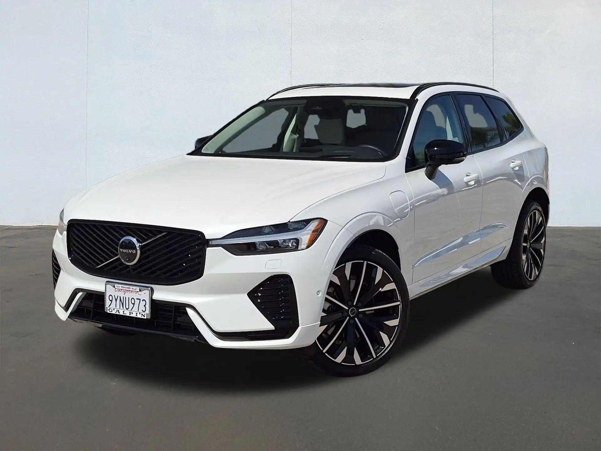 2026 Volvo XC60 T8 Ultra Dark AWD's photo