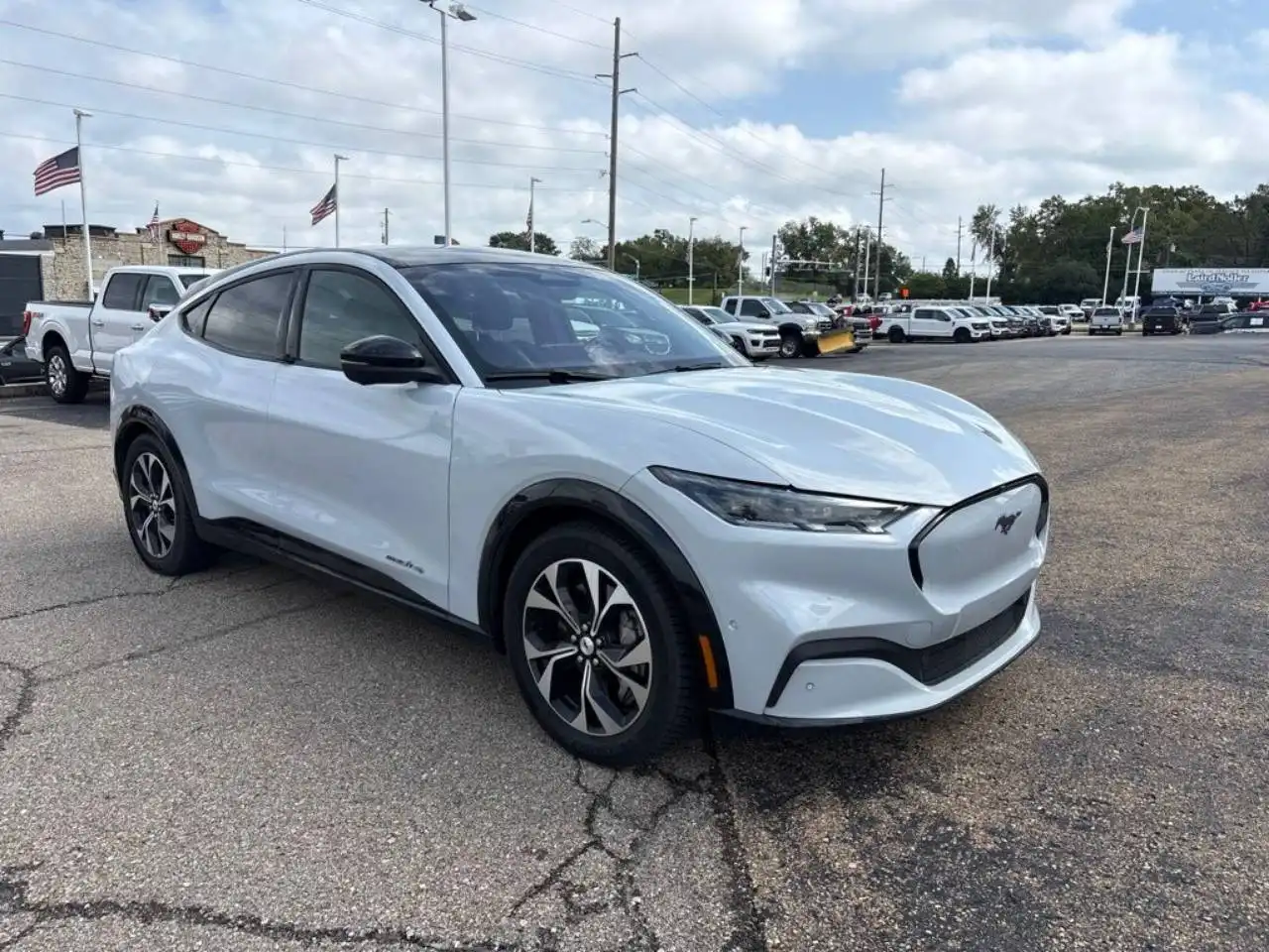 2023 Ford Mustang-Mach-e Premium's photo