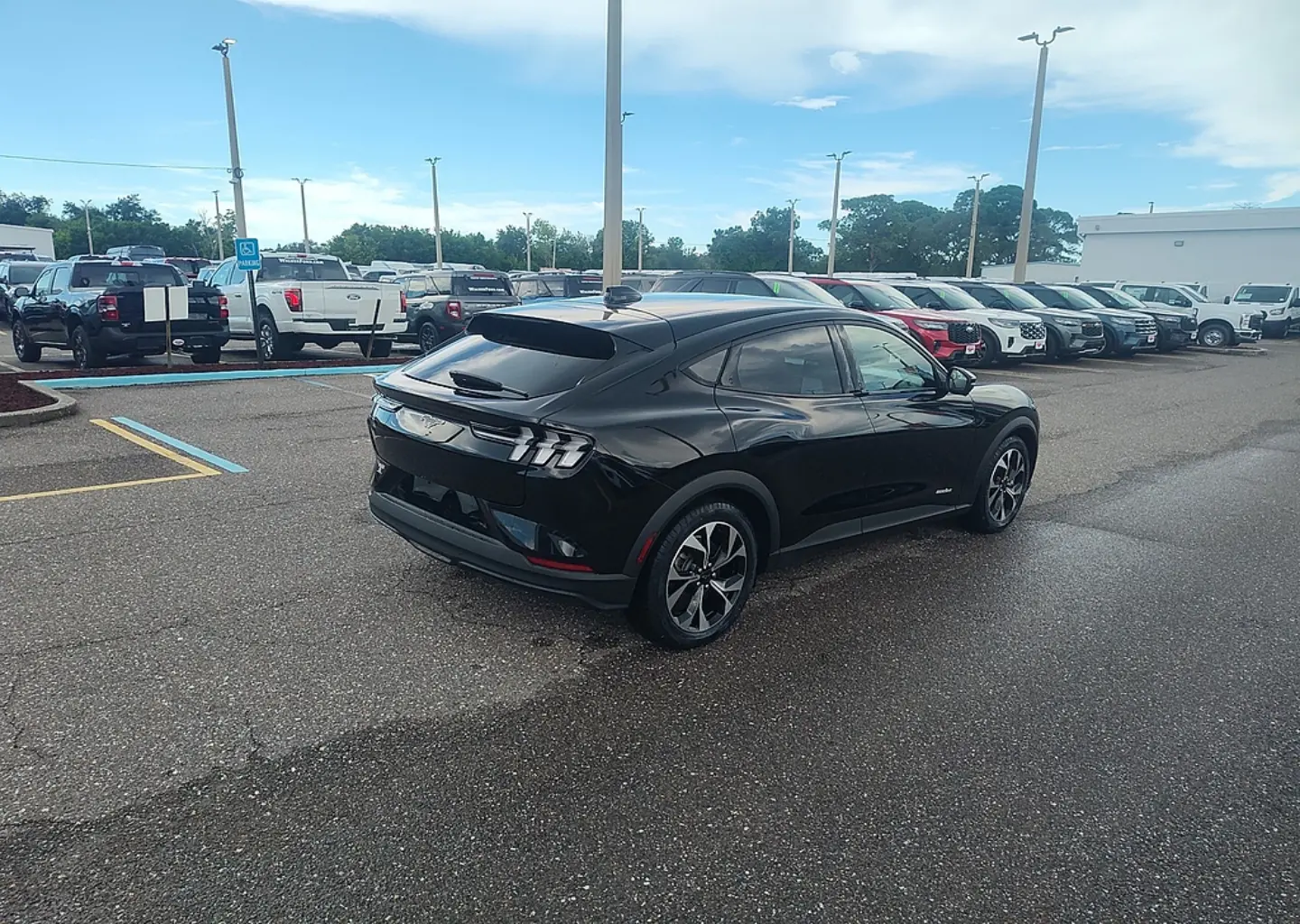 2025 Ford Mustang-Mach-e Select photo 5