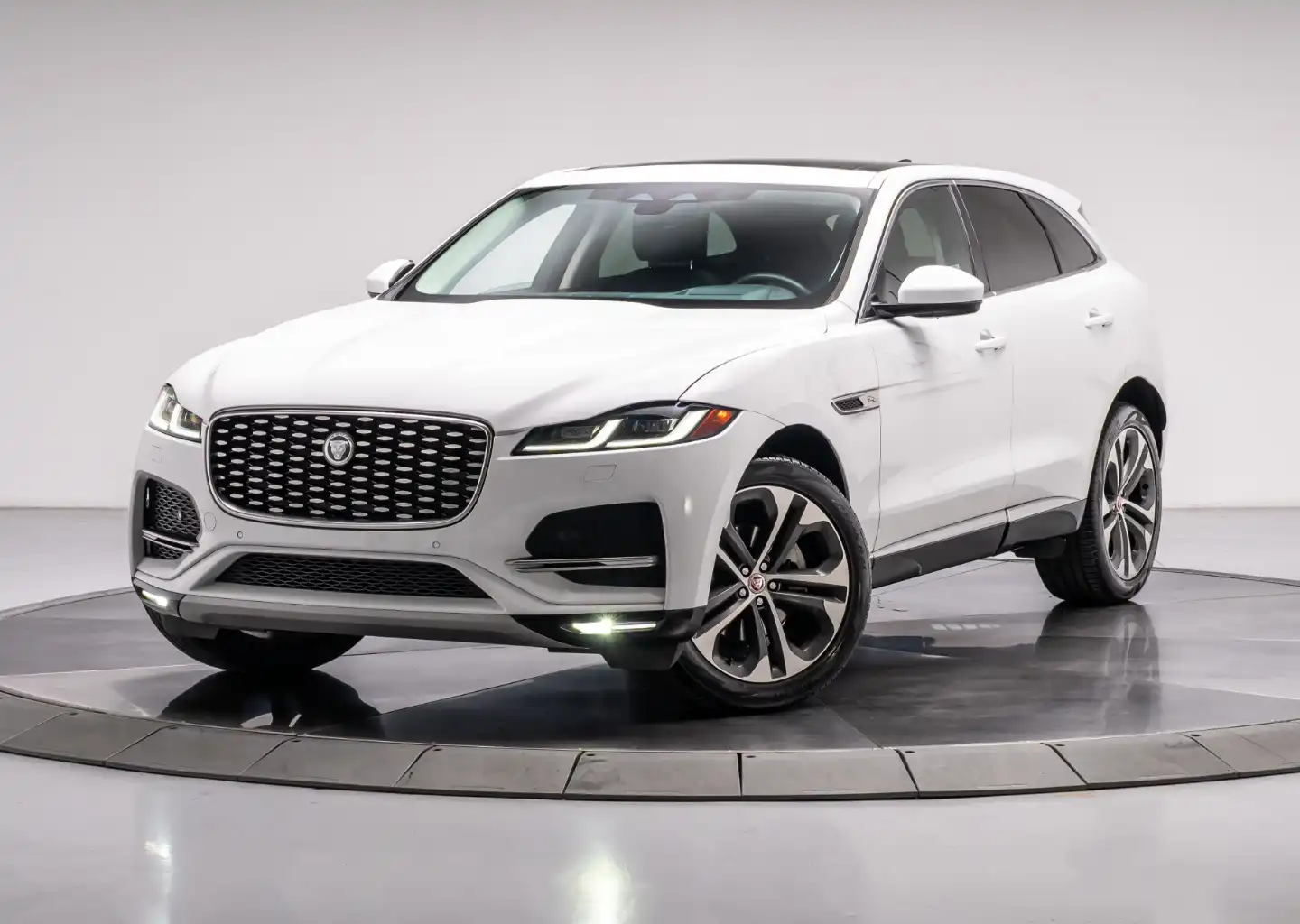 2023 Jaguar F-PACE P250 S's photo