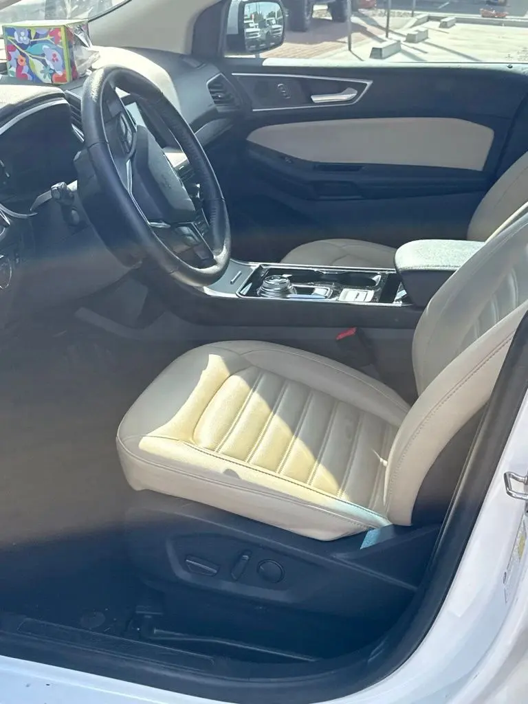 2020 Ford Edge SEL photo 3
