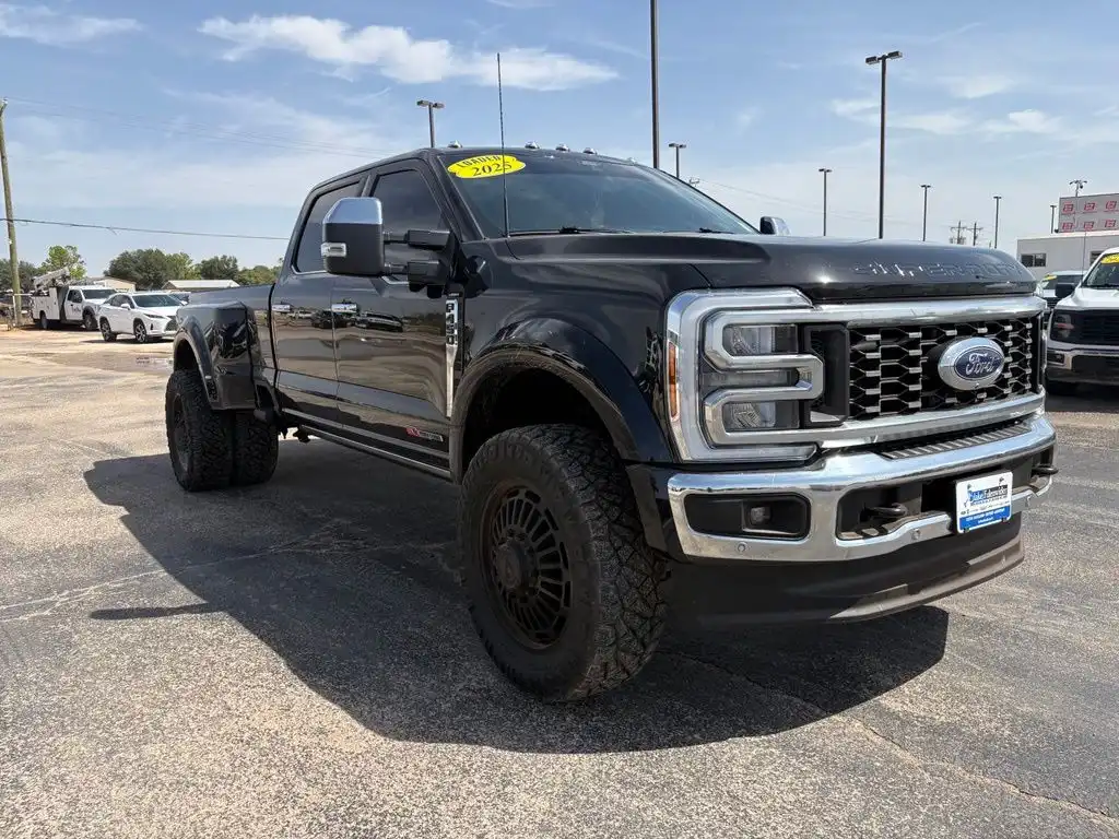 2025 Ford F-450 Lariat 4WD Crew Cab DRW 8' Box's photo
