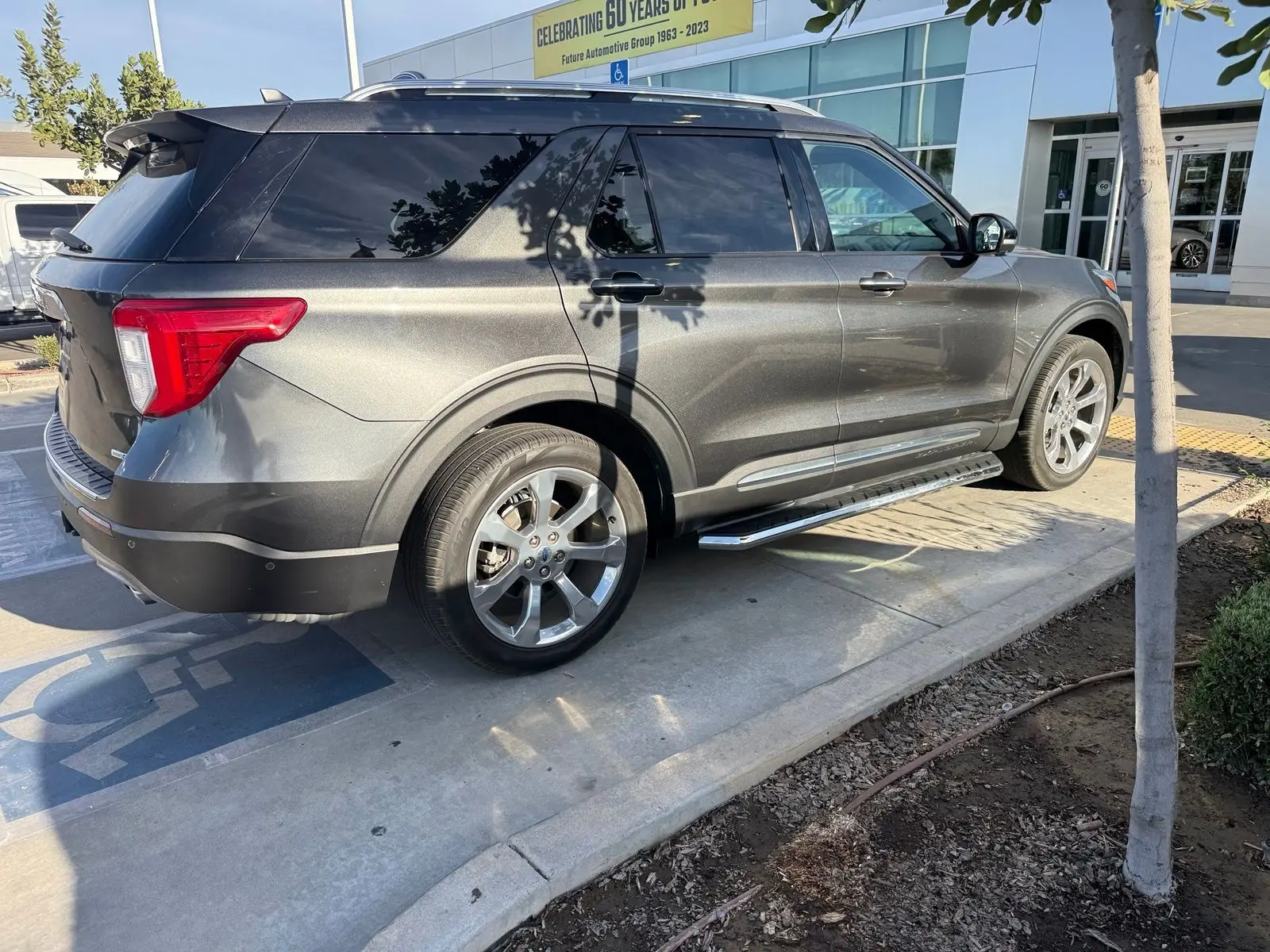 2020 Ford Explorer Platinum 4WD photo 5