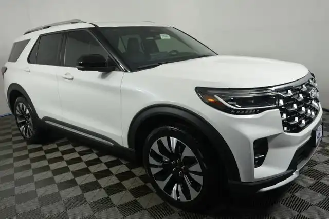 2027 Ford Explorer Platinum 4WD's photo
