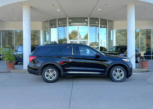 2021 Ford Explorer XLT 4WD's photo