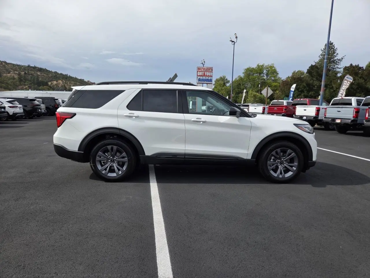 2026 Ford Explorer Active 4WD photo 4