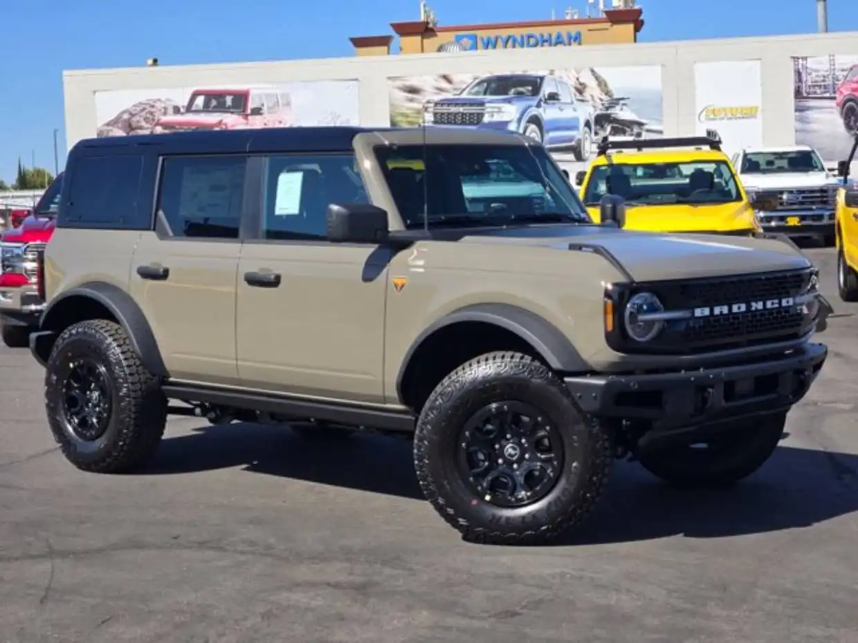 2026 Ford Bronco Badlands 4WD's photo