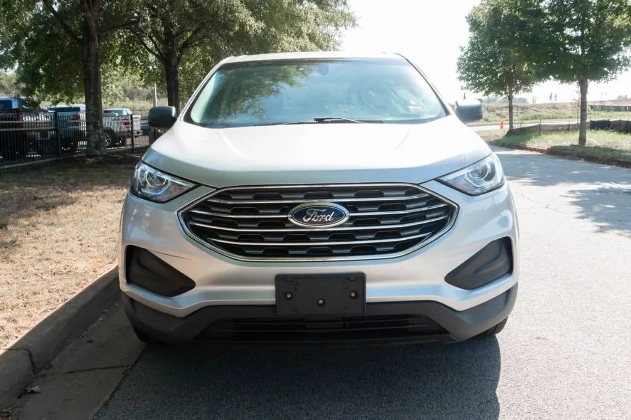 2019 Ford Edge SE photo 3