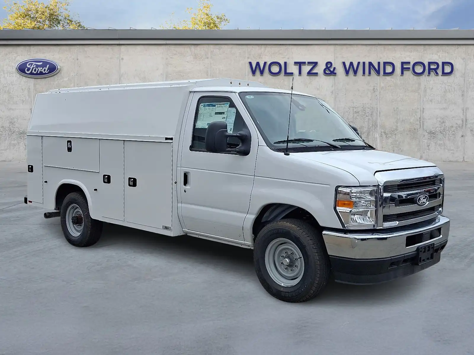 2027 Ford E-Series SRW E-350 Super Duty 138 in WB's photo