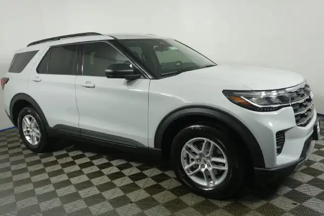 2027 Ford Explorer Active 4WD 200A's photo