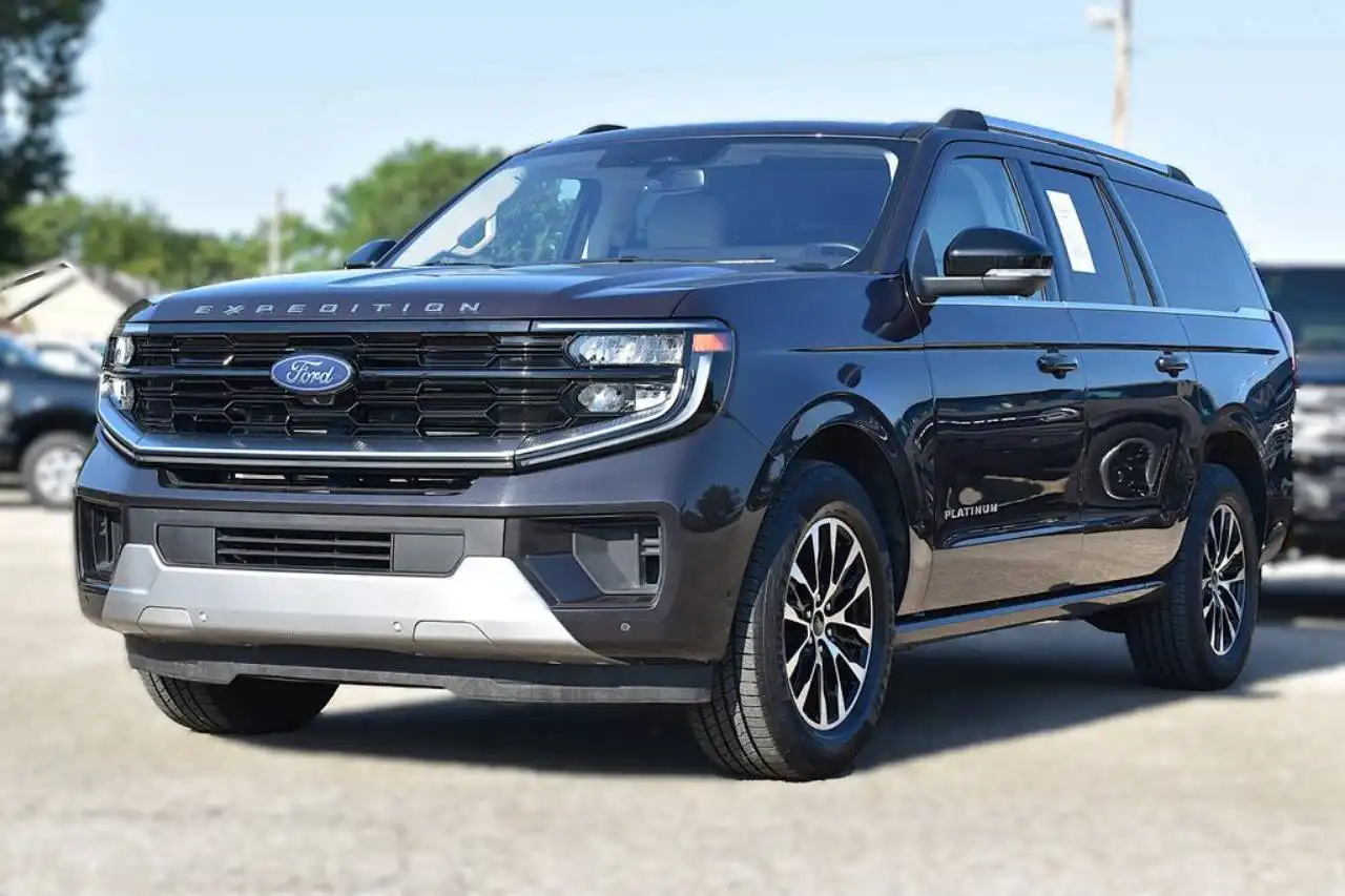 2025 Ford Expedition Platinum 4WD MAX's photo