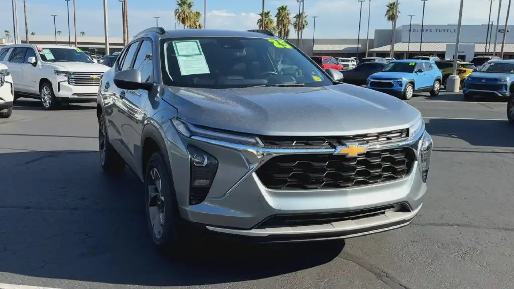 2025 Chevrolet Trax LT's photo