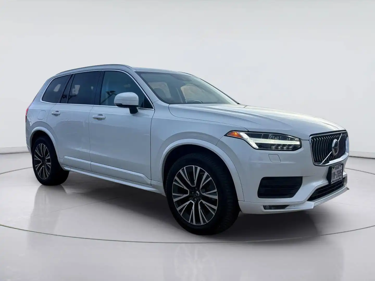 2021 Volvo XC90 T6 Momentum 6-Passenger AWD's photo