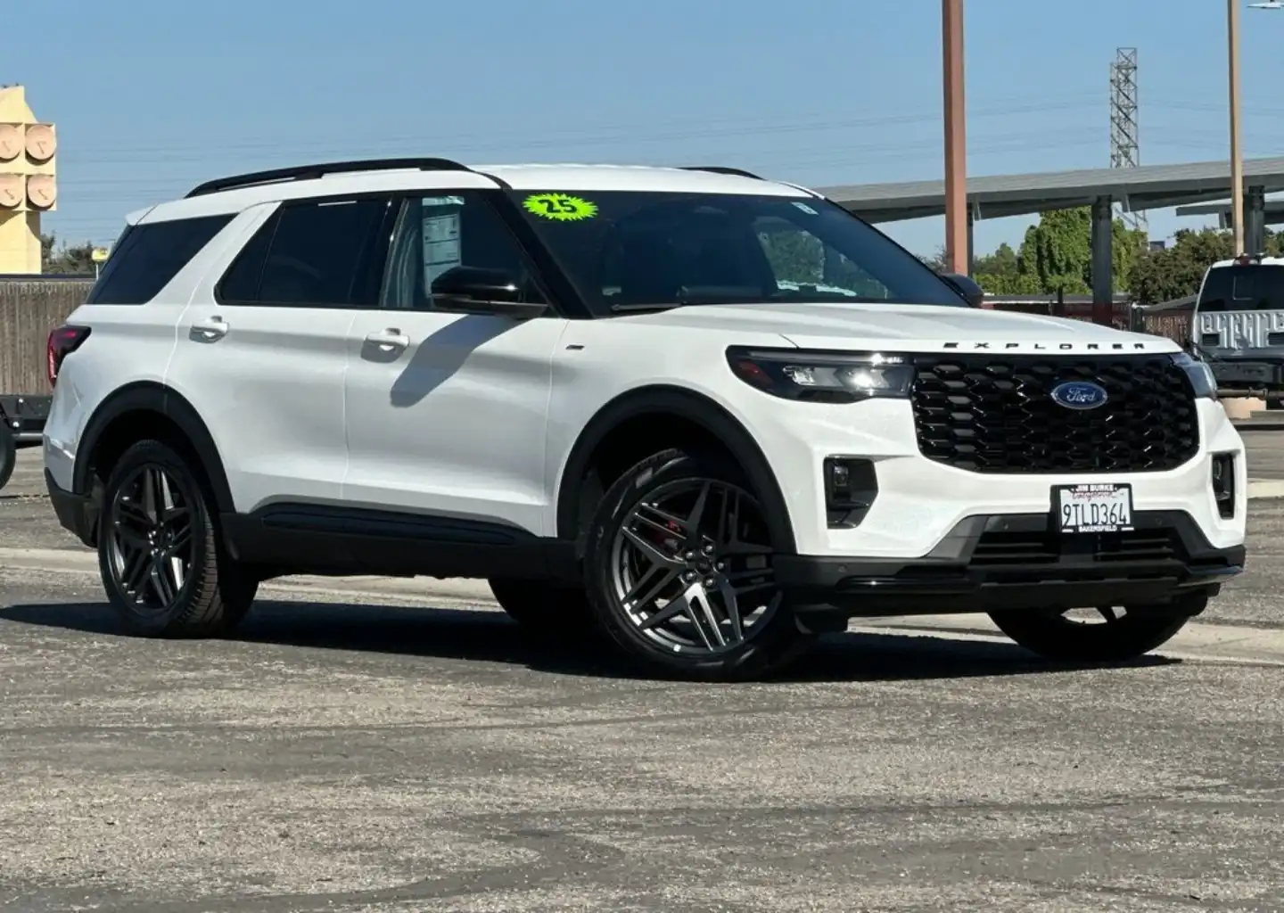 2025 Ford Explorer ST-LINE 4WD (PL535)'s photo