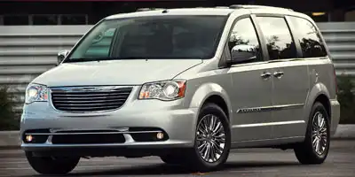 2013 Chrysler Town & Country Touring's photo