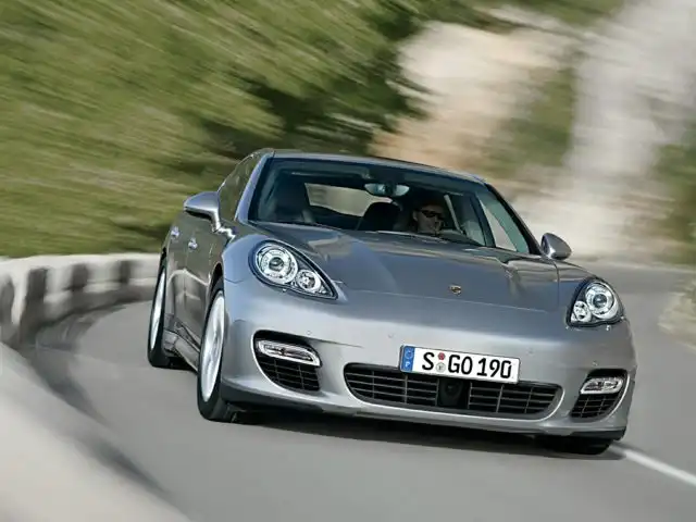 2013 Porsche Panamera 4 Platinum Edition's photo