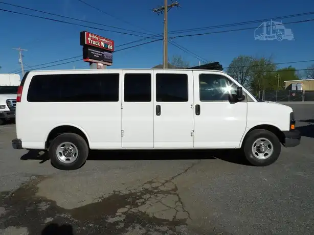 2015 Chevrolet Express LS 3500 Extended's photo