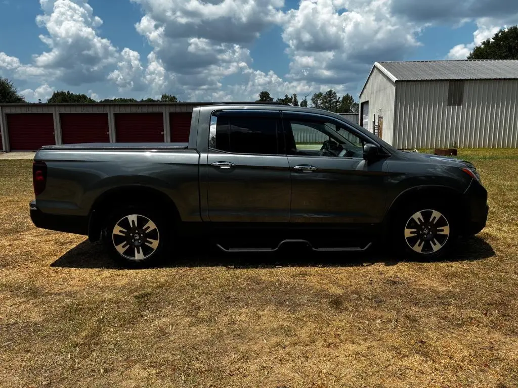 2017 Honda Ridgeline RTL-E AWD photo 3