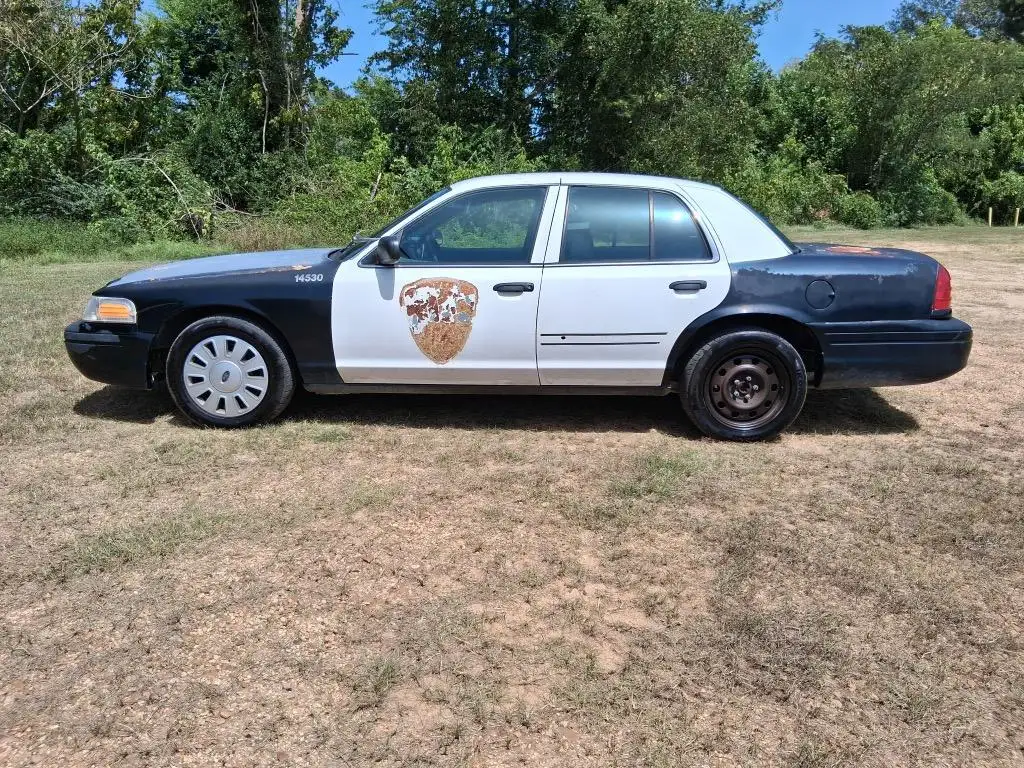 2011 Ford Crown Victoria Police w/Street Pkg (Fleet)'s photo