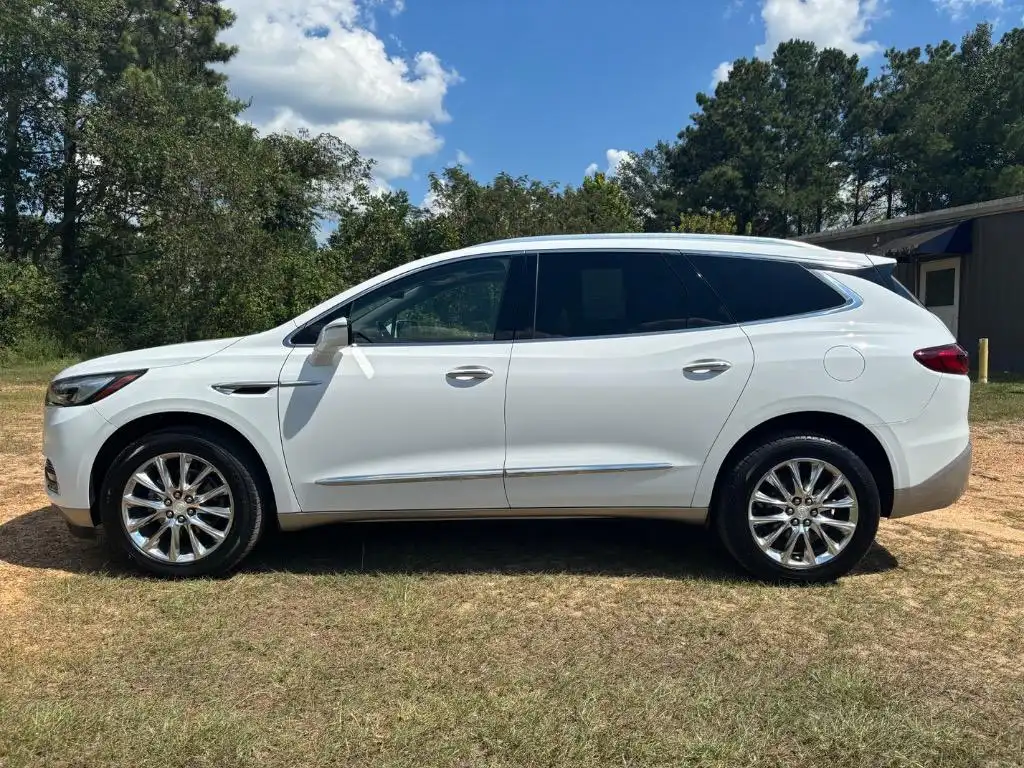 2021 Buick Enclave Essence's photo