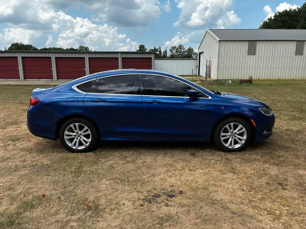 2015 Chrysler 200 Limited photo 3