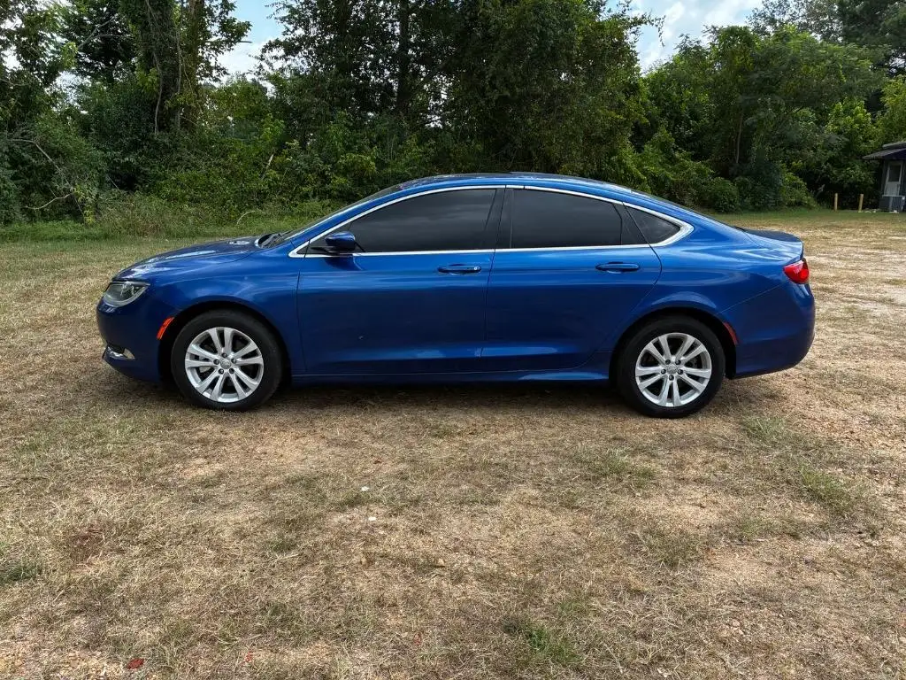 2015 Chrysler 200 Limited photo 1