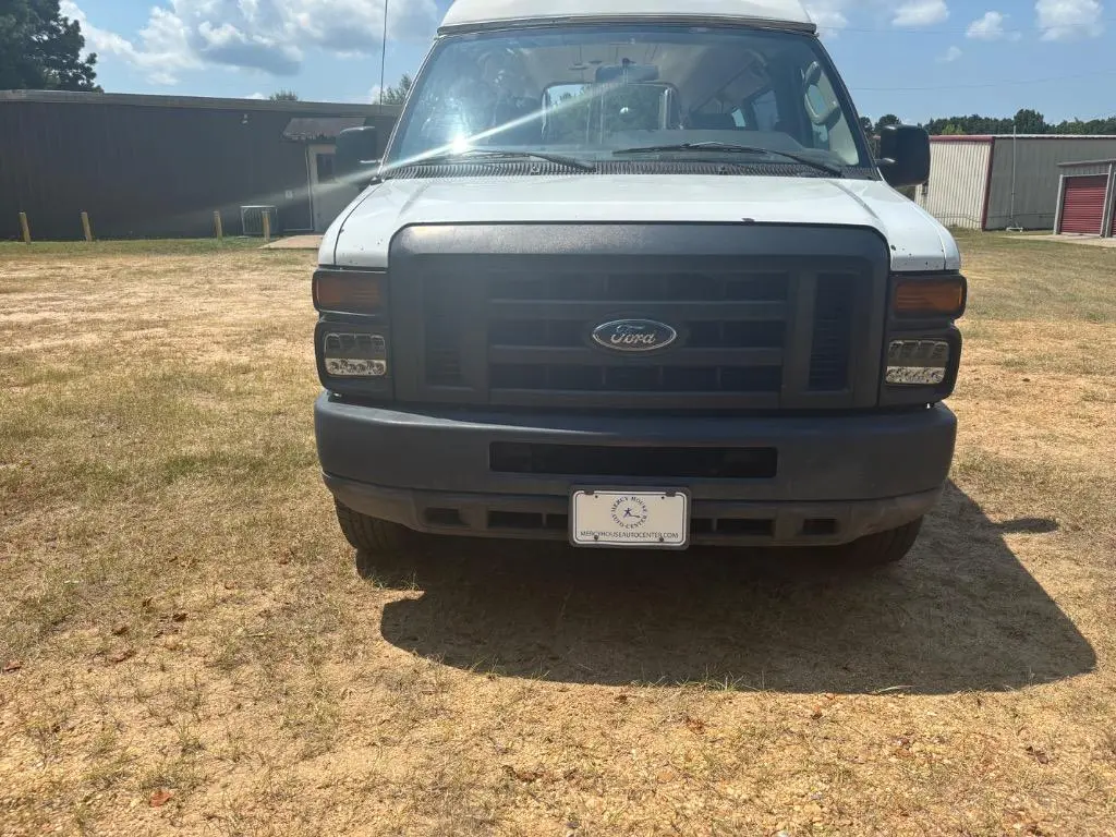 2012 Ford E-Series E-250 Extended photo 3
