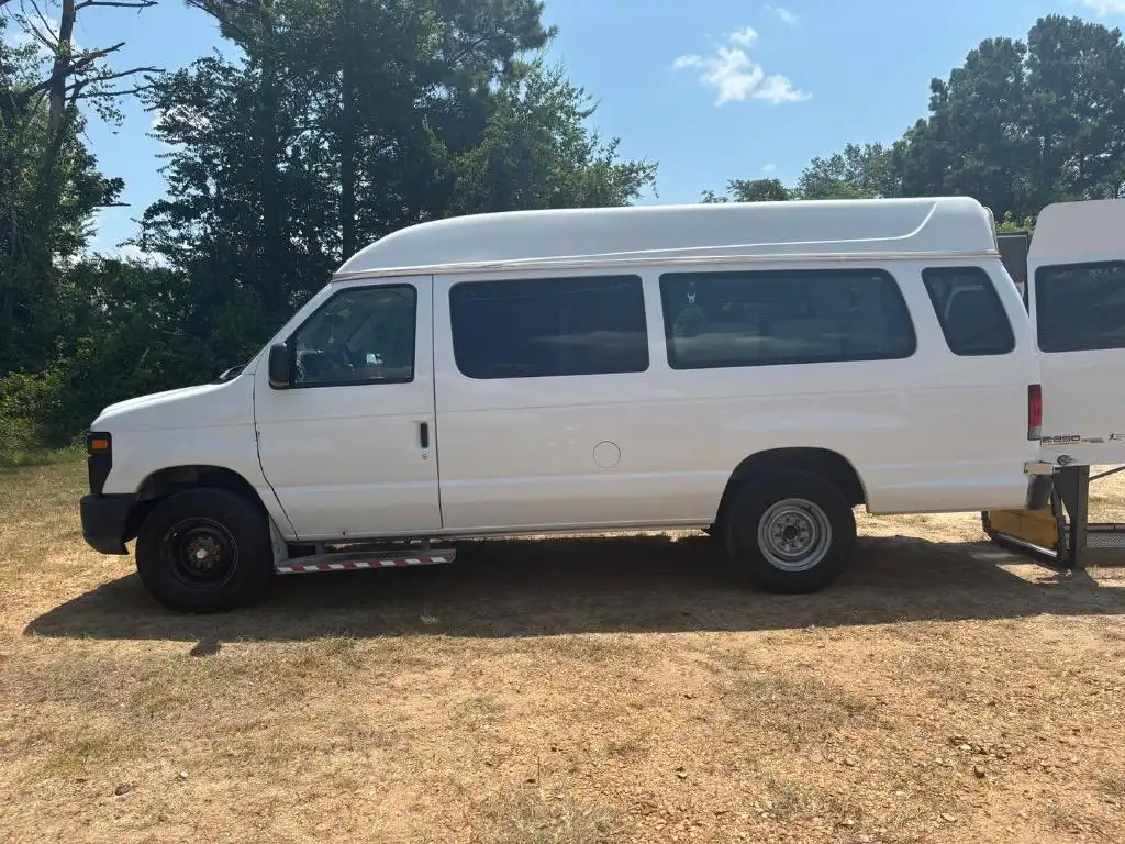 2012 Ford E-Series E-250 Extended's photo
