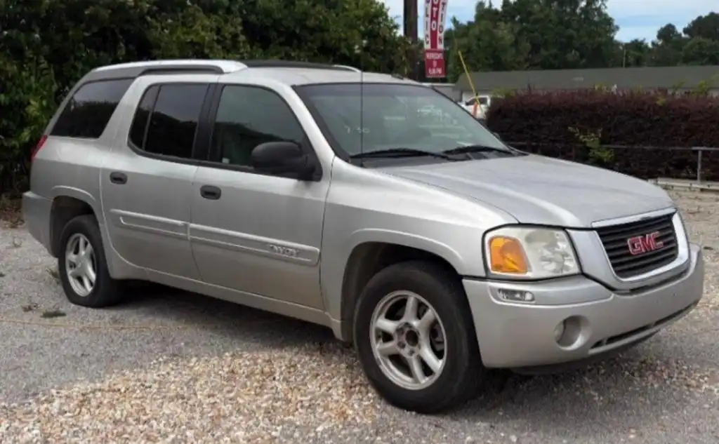 2004 GMC Envoy XUV SLE's photo
