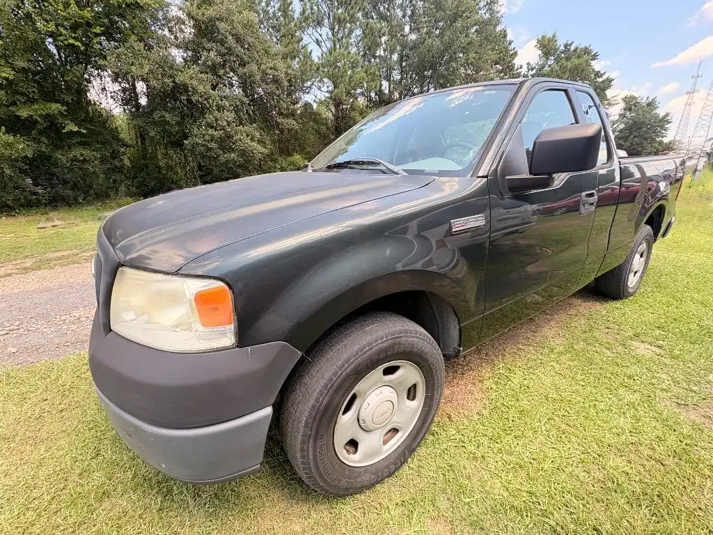 2006 Ford F-150 STX Regular Cab 126-in Styleside's photo