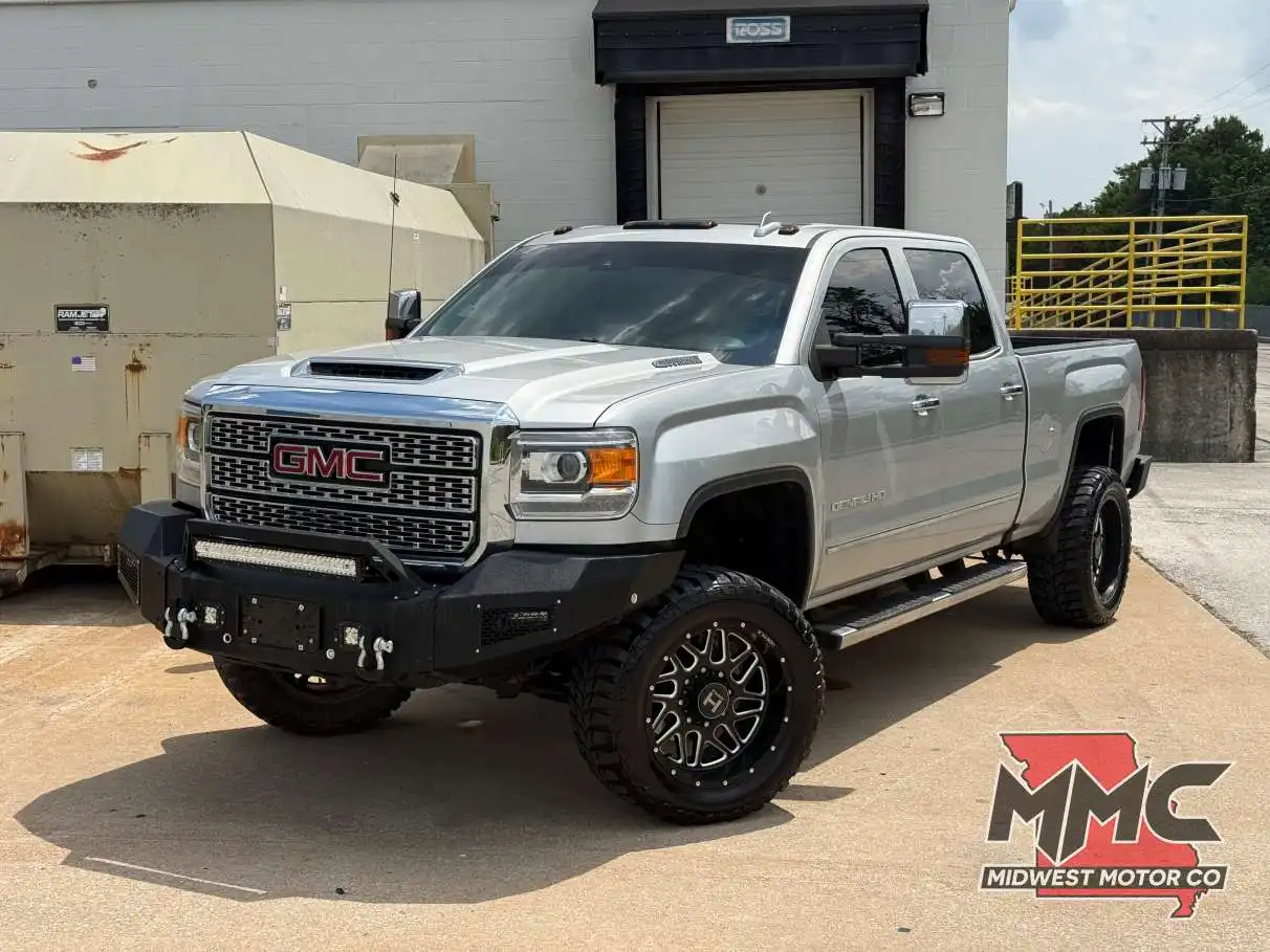 2018 GMC Sierra 4WD Crew Cab Standard Box Denali's photo