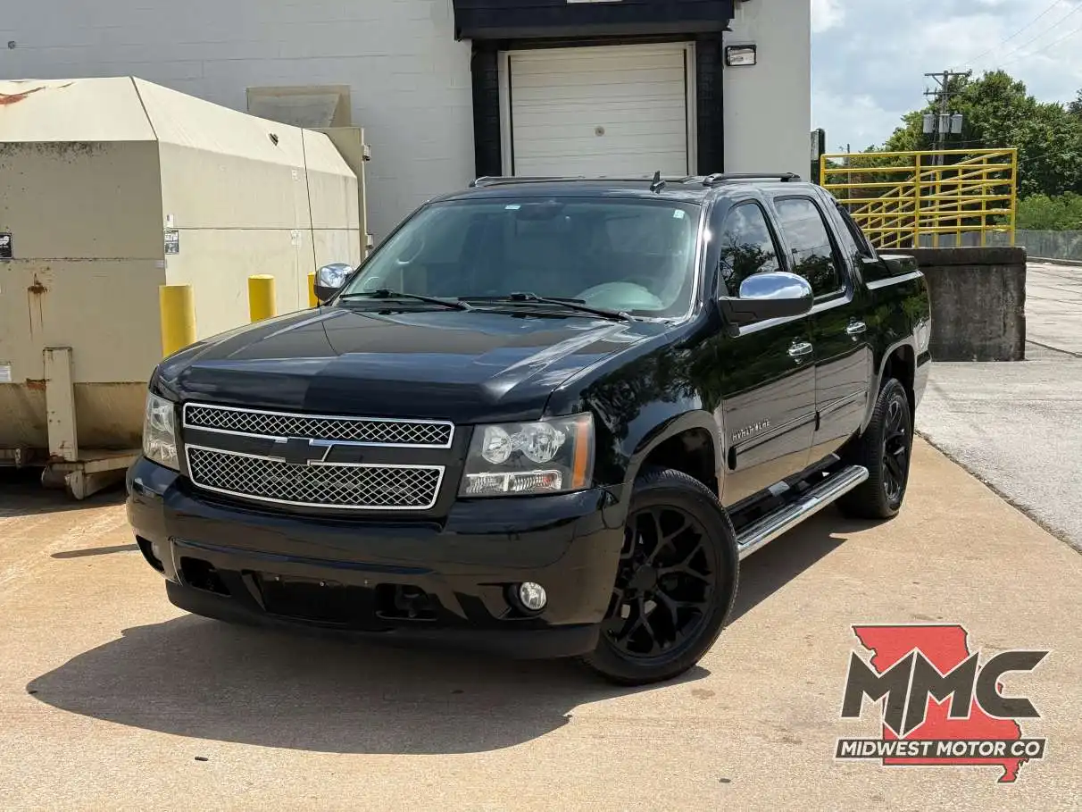 2013 Chevrolet Avalanche 4WD Avalanche LT's photo