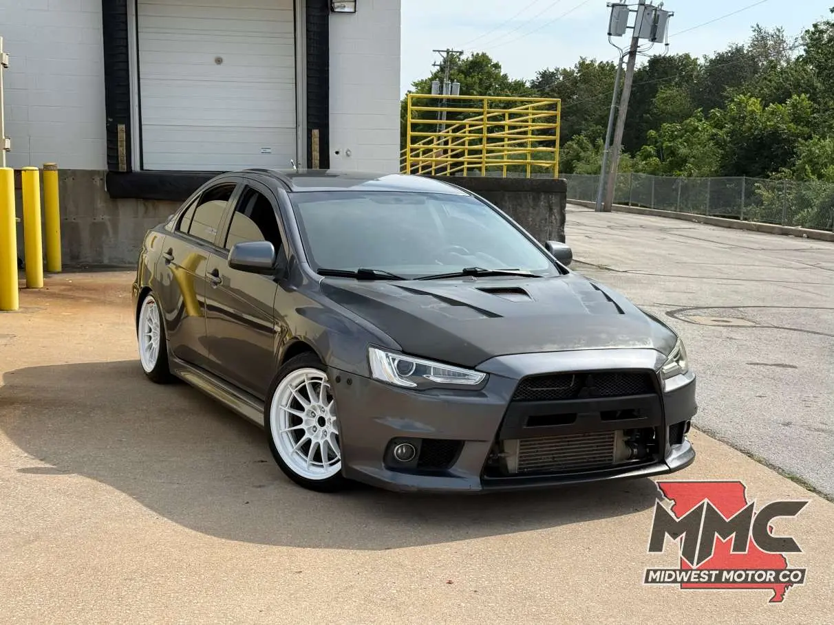2010 Mitsubishi Lancer Evolution MR photo 4