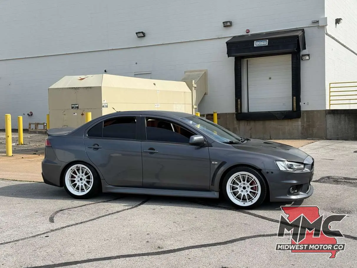 2010 Mitsubishi Lancer Evolution MR photo 5