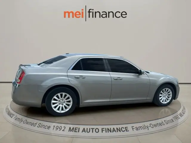 2014 Chrysler 300 Base photo 4