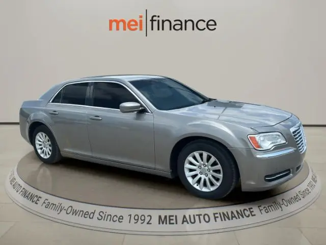 2014 Chrysler 300 Base photo 3