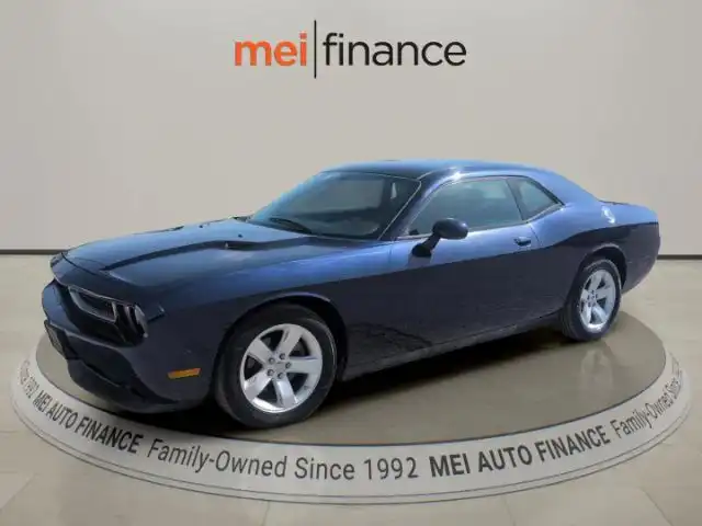 2013 Dodge Challenger SXT's photo