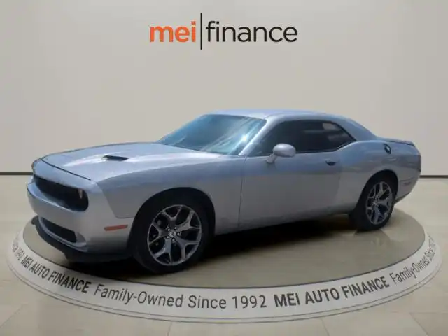 2017 Dodge Challenger SXT's photo