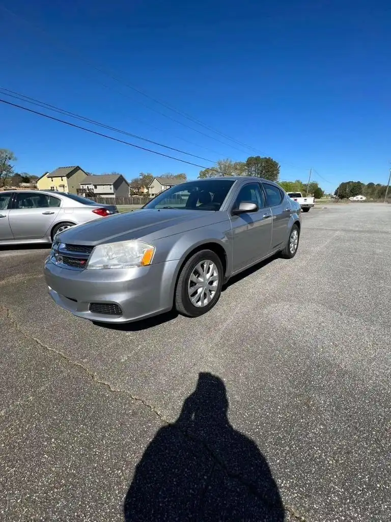 2013 Dodge Avenger SE's photo