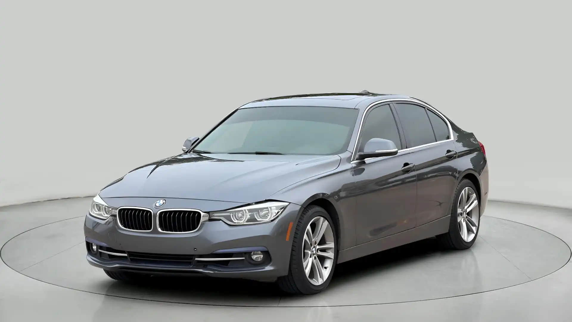 2017 BMW 3 Series 330i Sedan's photo