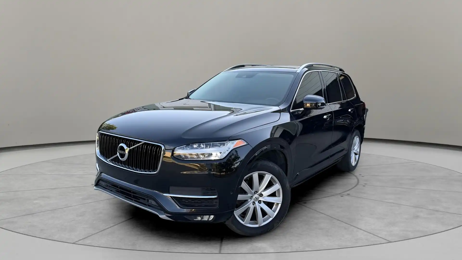2016 Volvo XC90 T6 AWD Momentum's photo