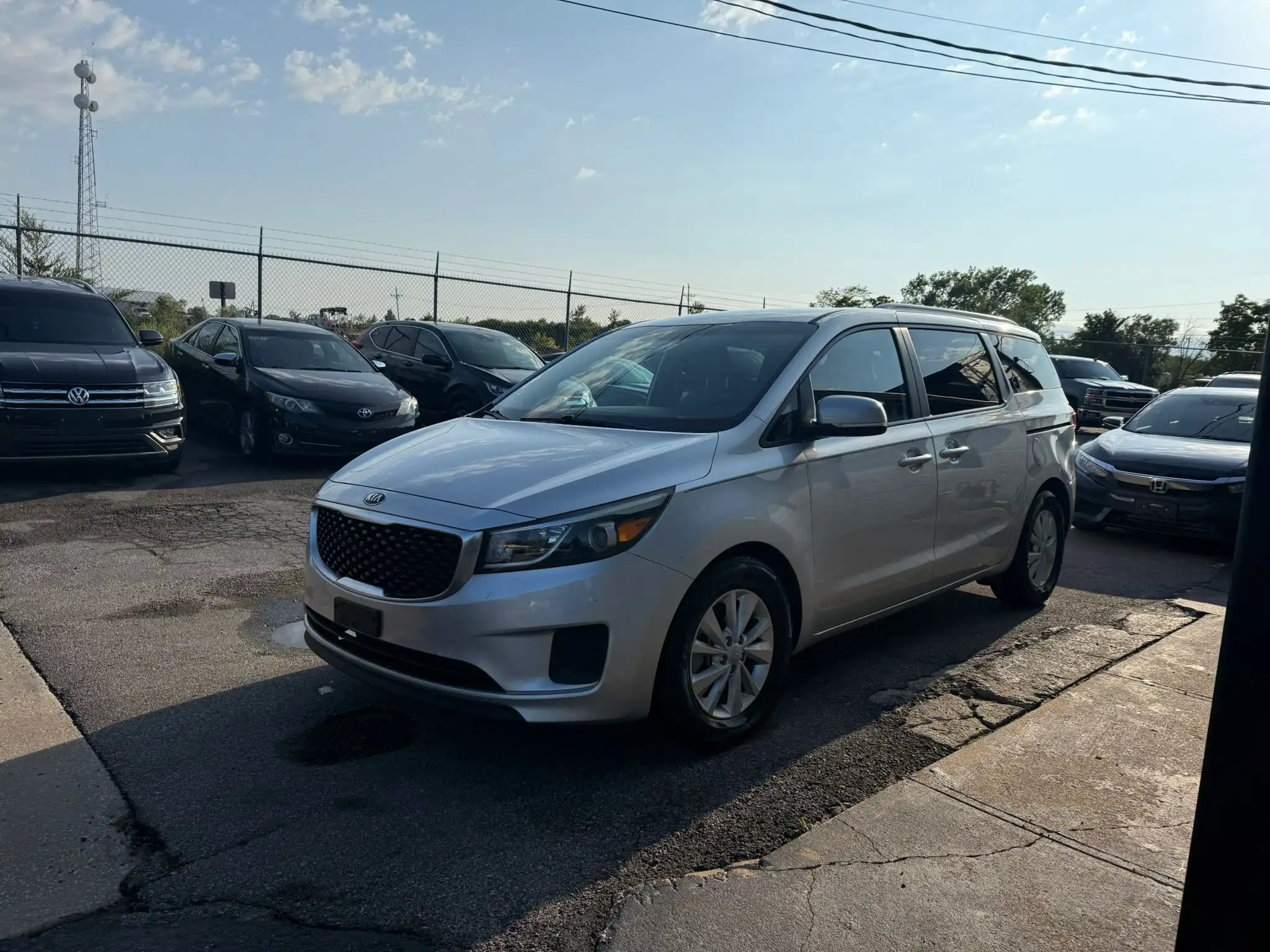 2016 Kia Sedona LX's photo