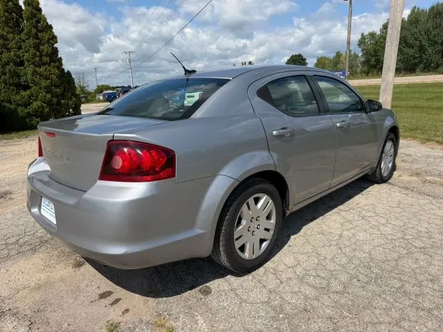 2013 Dodge Avenger SE photo 4