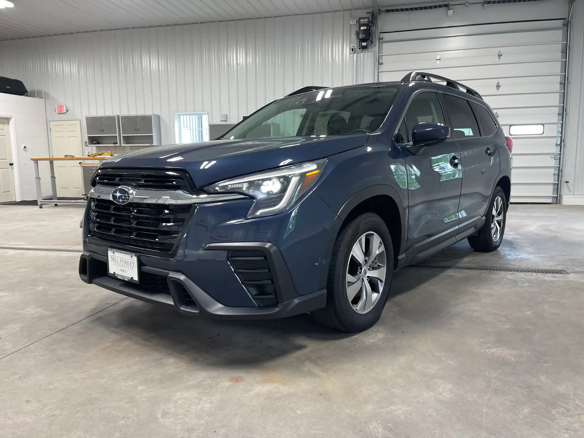 2024 Subaru Ascent Premium 7 Passenger's photo