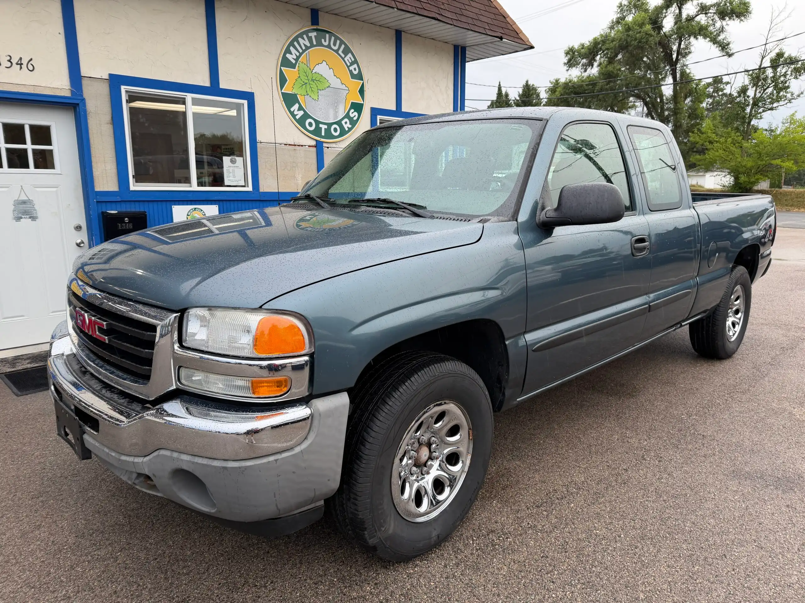 2006 GMC Sierra 4WD Extended Cab 6 1/2-ft Work Truck's photo