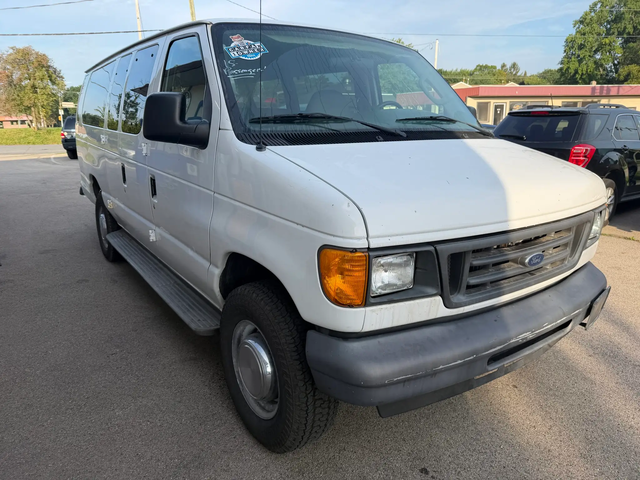 2006 Ford E-Series XL E-350 Super Duty Extended photo 1